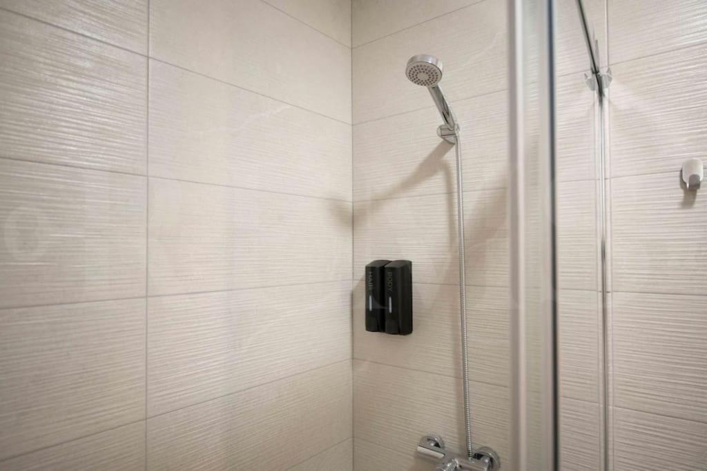 Fresh & Stylish Apartment With Parking By Rems Málaga Buitenkant foto