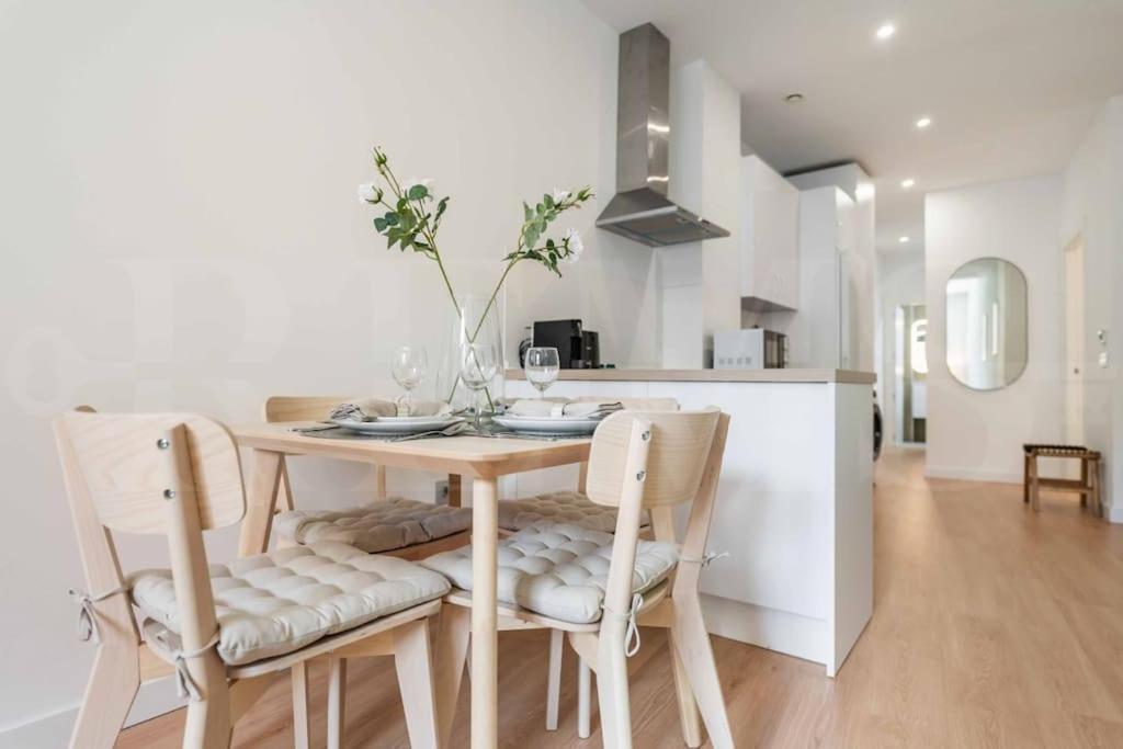 Fresh & Stylish Apartment With Parking By Rems Málaga Buitenkant foto