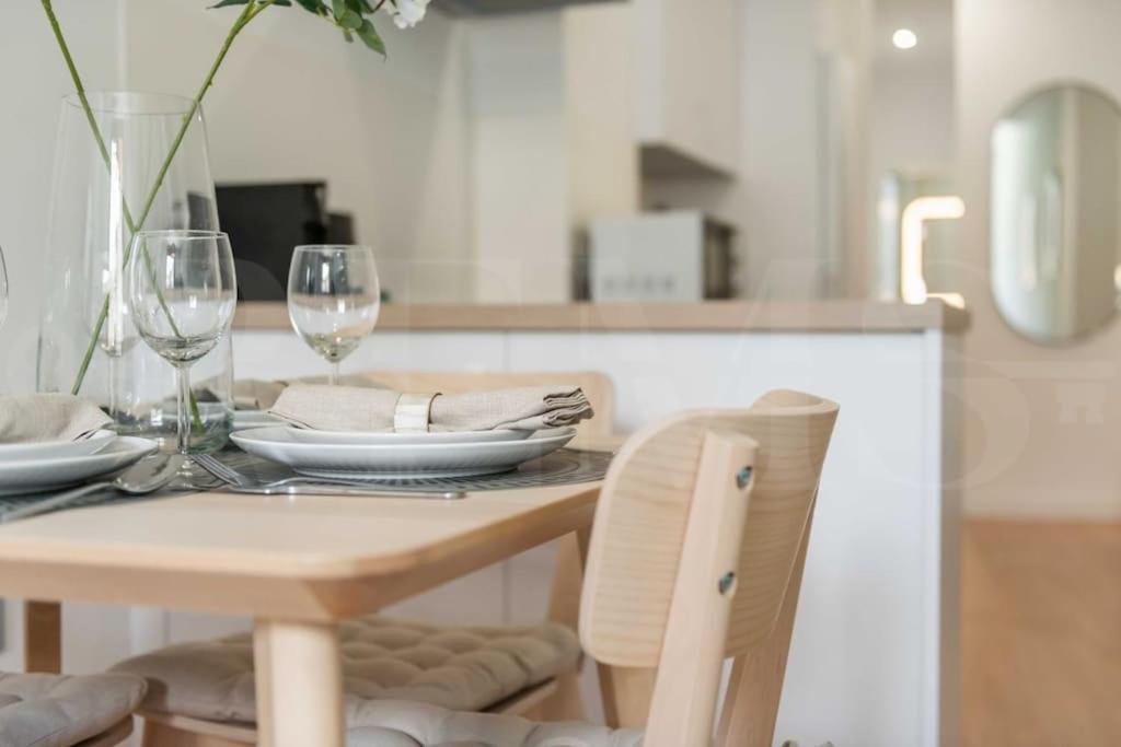 Fresh & Stylish Apartment With Parking By Rems Málaga Buitenkant foto